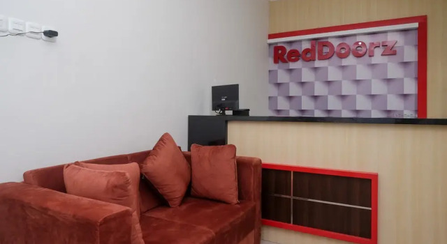 RedDoorz near Kawasan Bandara Ahmad Yani Semarang 2