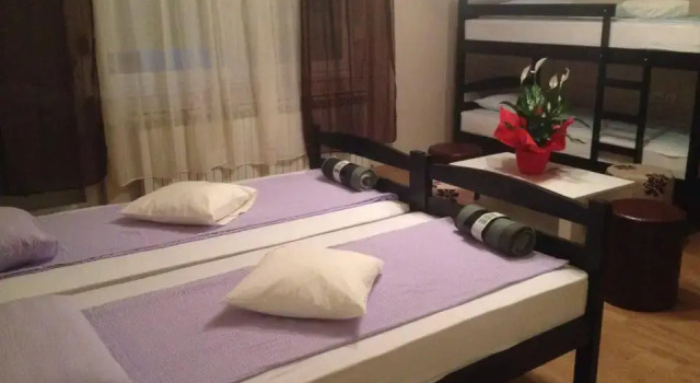 Кровать в общем номере (женский номер) Hostel Art Gradiska