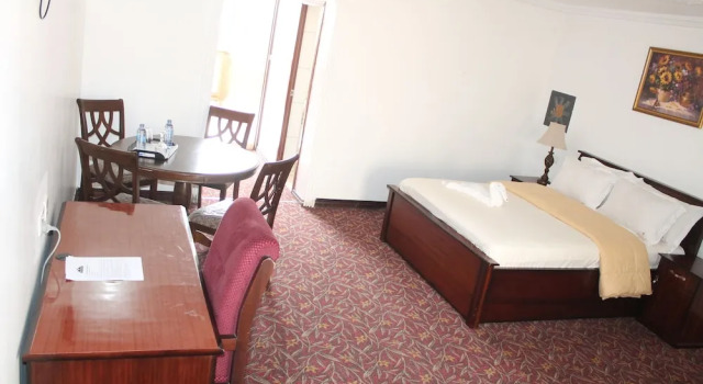 Двухместный номер Standard с балконом Royal Elmount Hotel