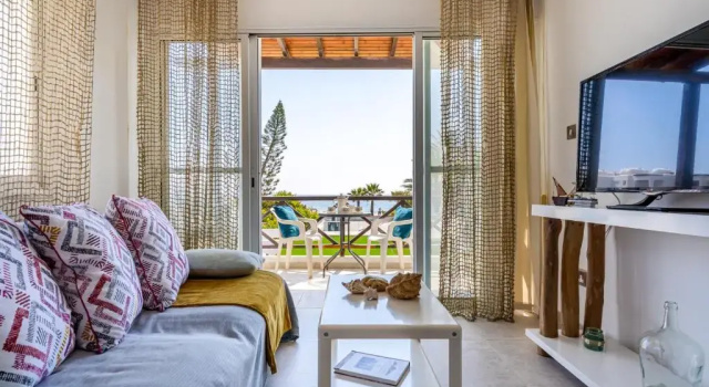 Апартаменты 1- Bedroom Apartment near Meneou Beach