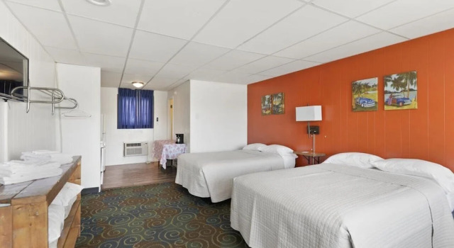 Четырёхместный семейный номер Standard с балконом и с видом на город Blue Wave Inn - Ocean City