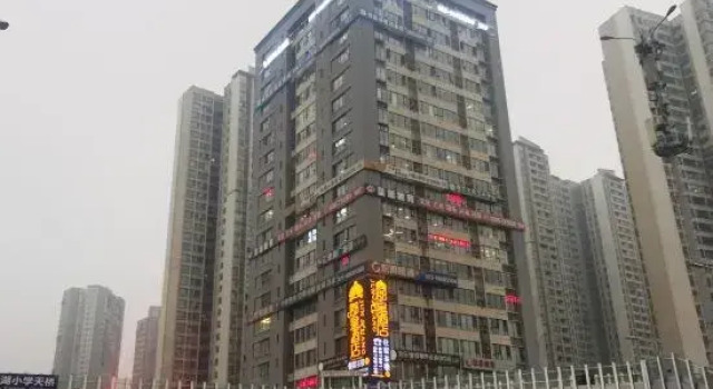 Mr. Robb Hotel (Chongqing West Railway Station)