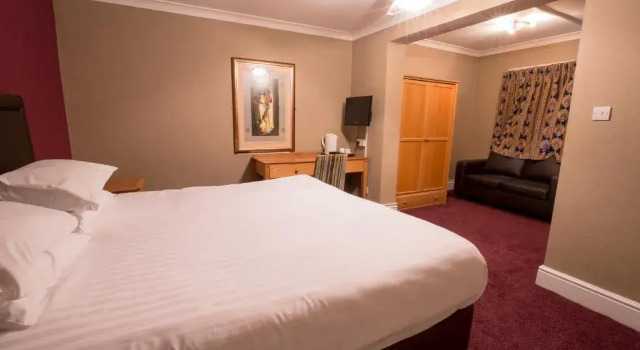 Полулюкс Rossmore Hotel