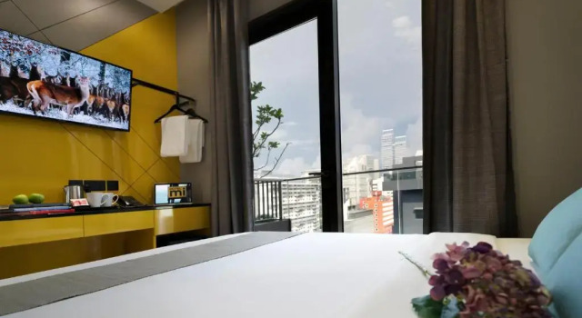 Mi Superior Double room with balcony Hotel Mi Bencoolen