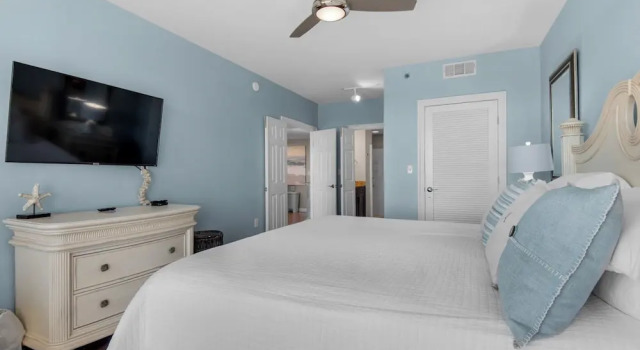 Spacious 2BR Condo w/ Partial Gulf Views, Pool, Across the Street From Beach!, Varaa Huoneisto Destin Emerald Coast