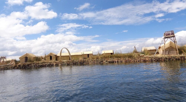 Uros Sol y Luna Lodge