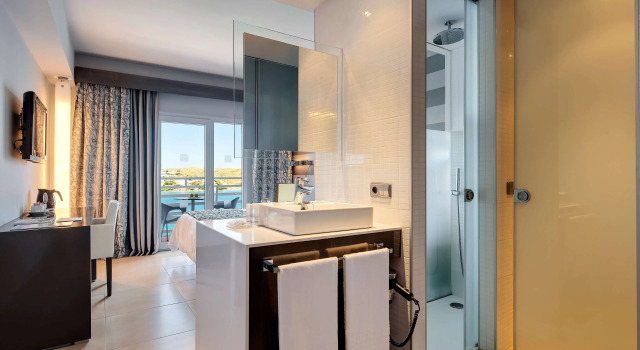 Номер Standard с красивым видом из окна Barceló Hamilton Menorca