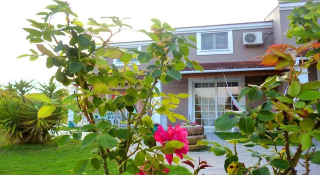 Demis Apartments