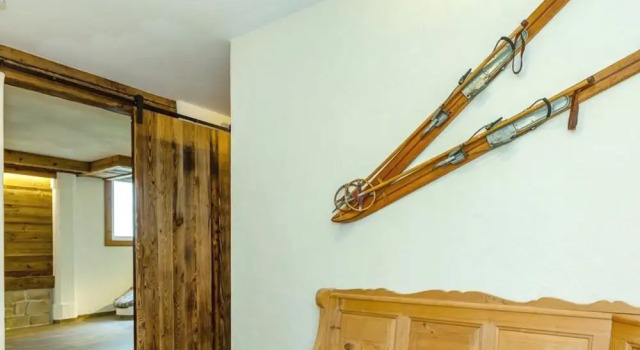 Chalet unter Weißblauem Himmel, Varaa Mökki Hotellit Baijeri pysäköinnillä, Pysäköinti
