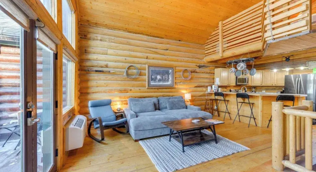 Jackson Condo w/ Fireplace < Half Mi to Snow King!