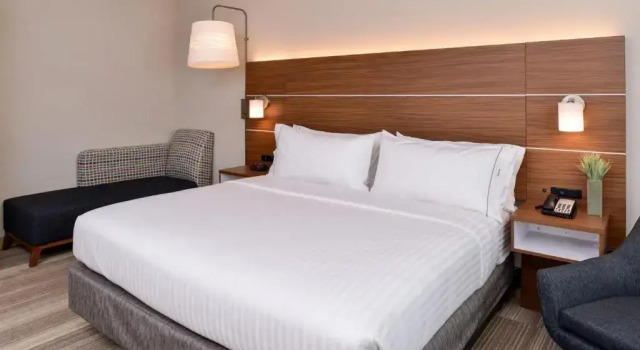 Номер Standard Holiday Inn Express & Suites - St. Petersburg - Madeira Beach by IHG