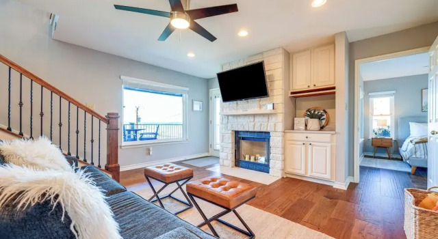 Коттедж Canyon Lake Retreat w/ Hot Tub, Decks & Lake Views