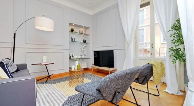 Hintown Austere Elegance