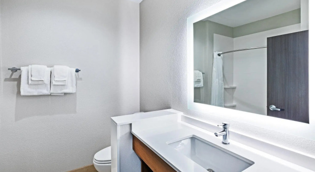 Четырёхместный номер Standard Holiday Inn Express & Suites Denton - Sanger by IHG