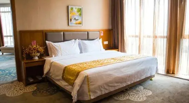 Люкс Deluxe Huaxi Garden Hotel (Qingdao Liuting Airport)