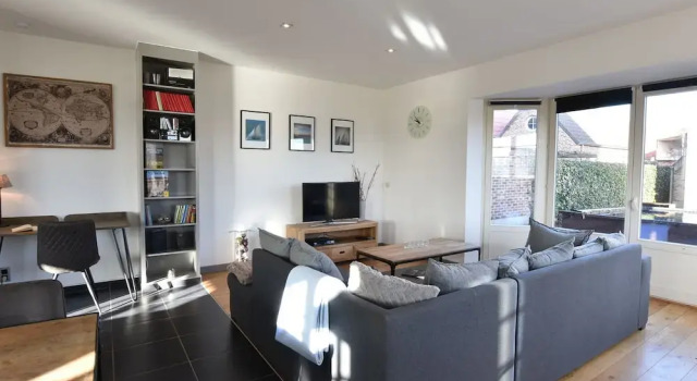 Luxurious Home in a Quiet Neighbourhood Near the sea and the Centre of Knokke, Забронировать Отель Отели Западной Фландрия 3 звезды, 3*