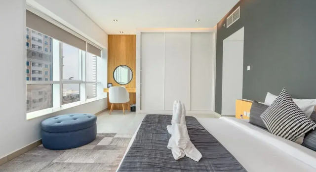 Samaya Holiday Homes - Marina luxury Suites, Забронировать Апартаменты/квартира Отели Эмирата Дубая с парковкой, рядом с Остановка трамвая Marina Towers, Парковка