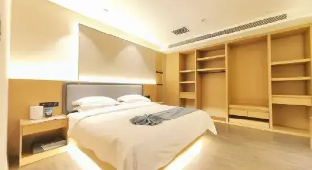 Люкс Deluxe Qianyue Hotel (Qingyang Xifeng Airport Branch)