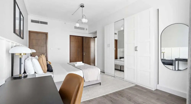 Апартаменты Business с балконом Vogue Vacation Homes, Business Bay Damac Maison Prive near Burj Khalifa and Dubai Mall, Studio Apartment with Canal and City View, Access to all Amenities