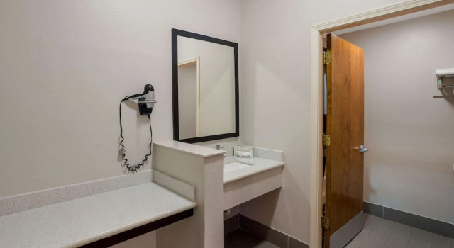 Doppel Suite Rodeway Inn Brandon - Jackson East