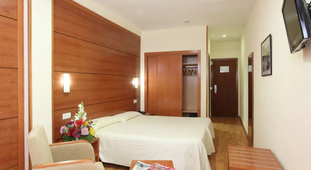 Limehome Benidorm Calle Mayor, Забронировать Отель Отели Бенидорм с бассейном, рядом с Church of San Jaime and Santa Ana, Бассейн