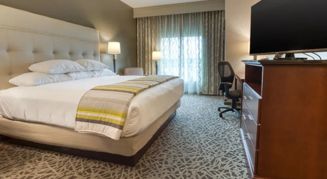 Номер Standard Drury Inn & Suites Columbus Polaris