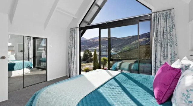 The Gables - Queenstown - Beautiful, stylish, newly renovated 4 bedroom home, Buchen Sie Hotel Queenstown Lake Wakatipu