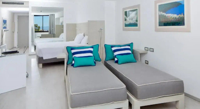 Четырёхместный номер Deluxe с видом на море Hilton Sorrento Palace