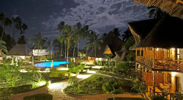 Полулюкс Pongwe Bay Resort