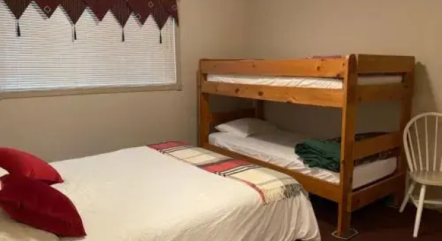 Kirton Suite - 1 Bed / 1 Bath Condo, Book Hotel Hoteller i Cherryville med parkering, Parkering