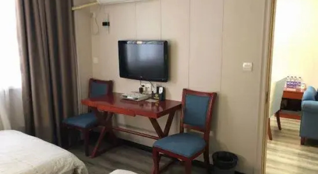 Люкс Jtour Inn (Huanggang RT-Mart)