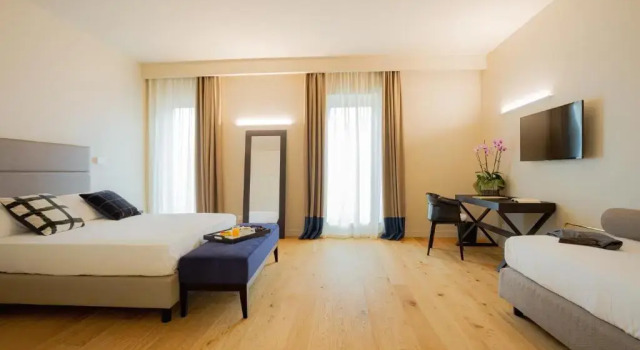 Трёхместный номер Standard Hotel Politeama