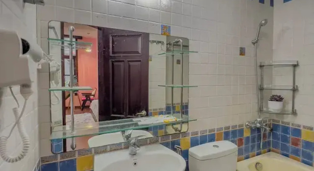 Двухместный номер Deluxe с балконом и с видом на город La Sen Westlake Tay Ho Homestay