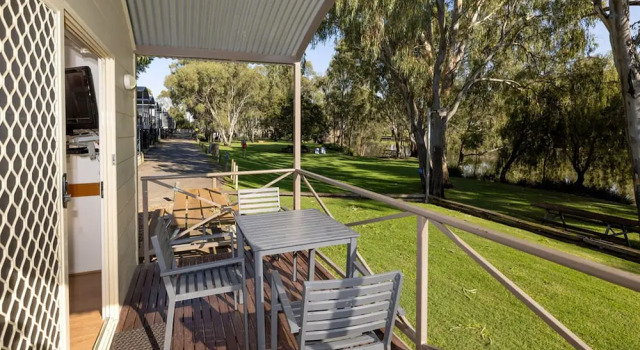 Вилла с 2 комнатами с видом на реку BIG4 Deniliquin Holiday Park
