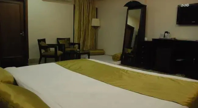 The Grand Hotel, Boek Hotel Hotels in Pathankot met parkeren, Parkeren