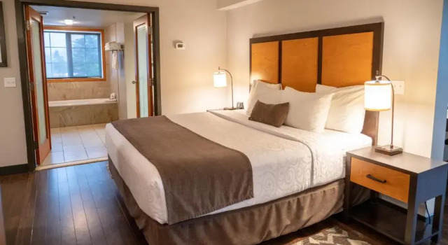 Люкс Deluxe Pocaterra Inn & Waterslide
