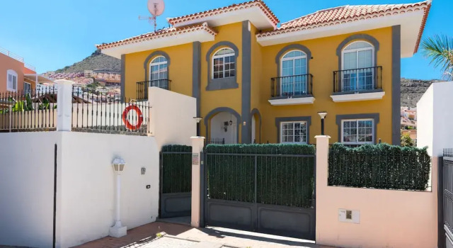 Amazing Costa Adeje's Villa! Pool & Big Garden, Prenota Hotel Hotel a Tenerife con piscina, Piscina