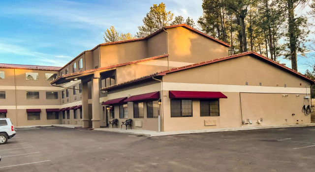 Comfort Inn & Suites Midtown, Забронировать Отель Руидозо Нью-Мексико