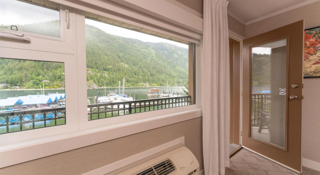 Четырёхместный номер Standard с видом на озеро Prestige Lakeside Resort, WorldHotels Elite