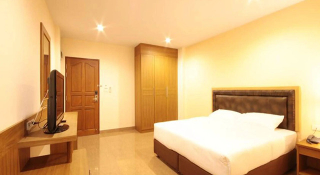 Paragon Suites Resort