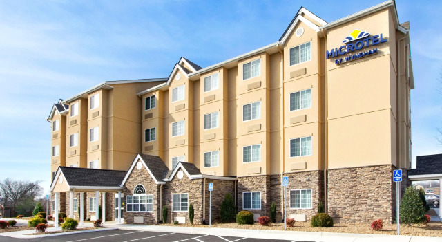 Microtel Inn & Suites by Wyndham Shelbyville, Varaa Hotelli Hotellit Shelbyville pysäköinnillä, Pysäköinti
