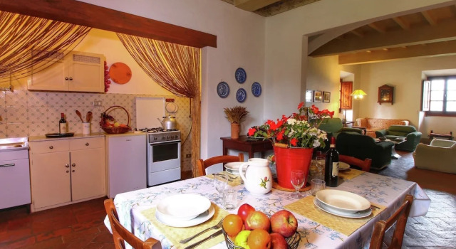 Коттедж Deluxe Apartment in a Farmhouse With Swimming Pool