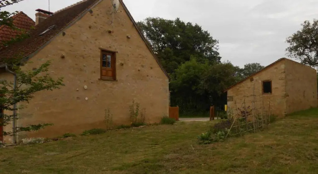 Maison de Caractère Rénovée avec Jardin, Terrasse, et Proche du Château Guillaume - FR-1-591-131, Buchen Sie Hotel Hotels & Unterkünfte in Lignac, Hotel