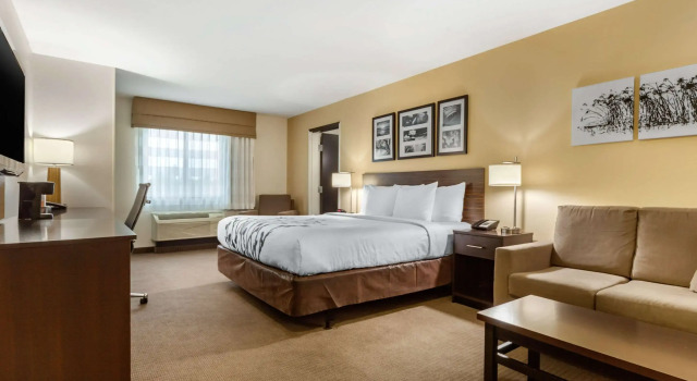 Двухместный люкс Sleep Inn & Suites Grand Forks Near Alerus Center
