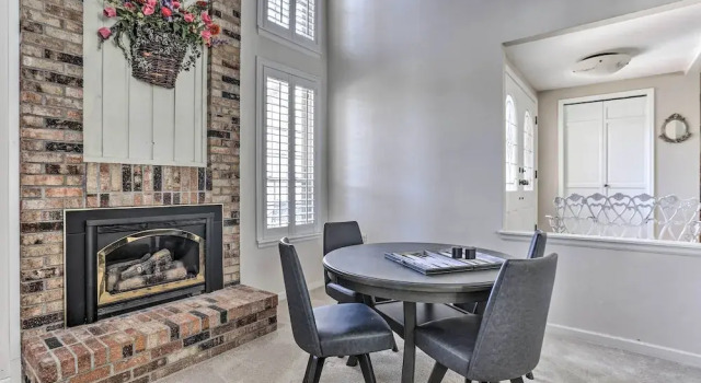 Near Shops & Eats! Centennial Escape w/ Sunroom, Reserva ahora Casa o chalet Centennial (Colorado) Colorado