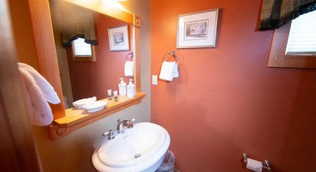 Коттедж Luxury 6Br Solitude Village- Indoor Bball Court, Private Tub Home