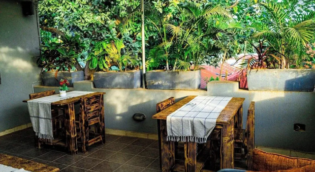 Inn the woods Entebbe, Book Hotel Businesshoteller i Eastern Uganda, 4* 5*