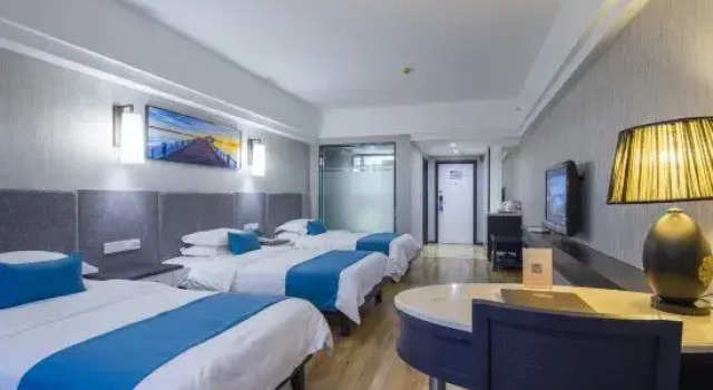 Номер Deluxe Ramada Encore by Wyndham Qionghai Downtown