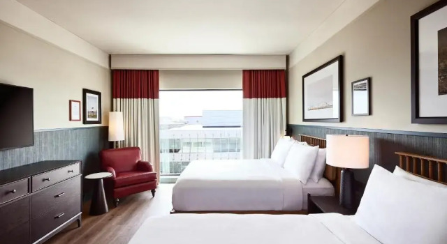 Четырёхместный номер Standard The Scarlet, Lincoln, a Tribute Portfolio Hotel