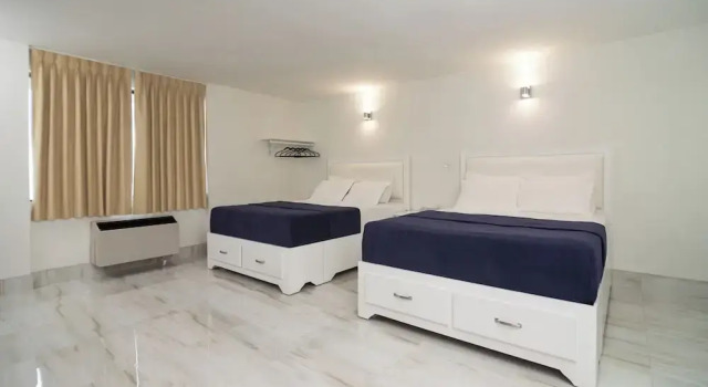 Номер Luxury Diplomat Inn